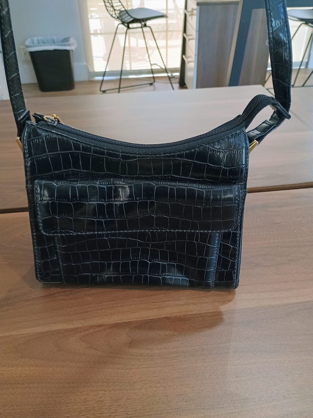 Black Croc-Embossed Shoulder Bag - Sleek Everyday Style